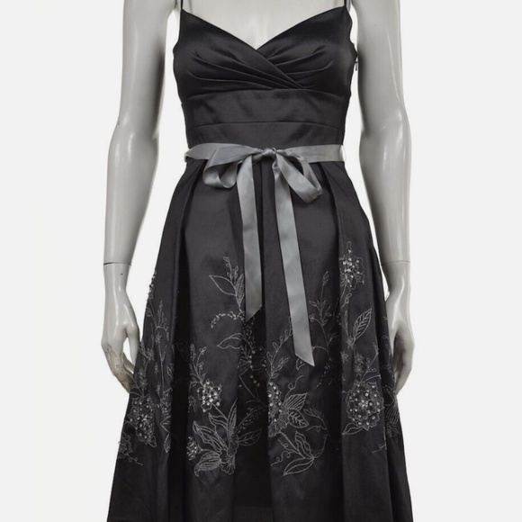 Oleg Cassini Charcoal Fit n Flare Embellished Dress in Charcoal sz 4 EUC - Picture 8 of 8